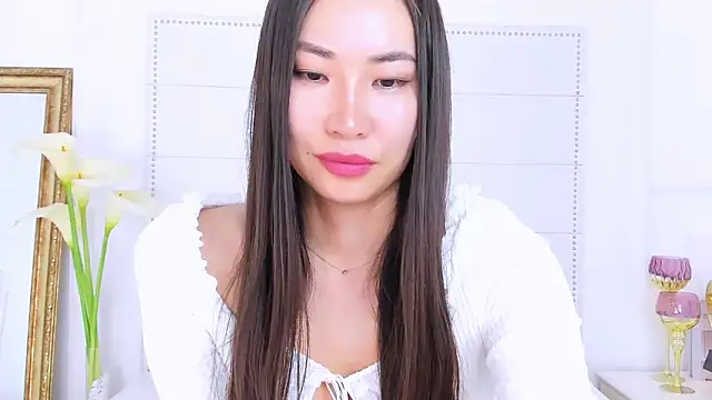 Snapshot of NaomiYuu chatting on 19, 2, 2025 NaomiYuu online show from 19, 2, 2025