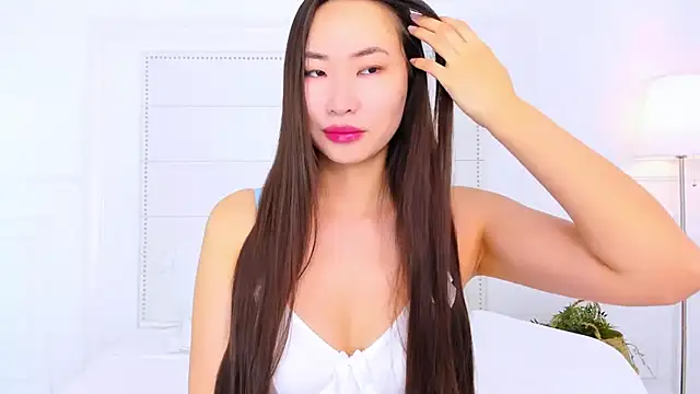 Snapshot of NaomiYuu chatting on 7, 11, 2025 NaomiYuu online show from 7, 11, 2025