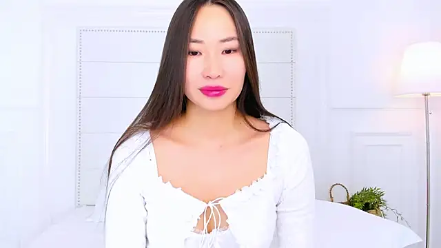 Snapshot of NaomiYuu chatting on 21, 11, 2025 NaomiYuu online show from 21, 11, 2025