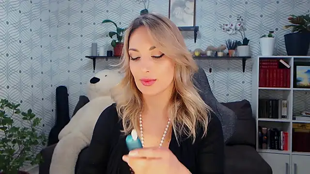 MillaXQueen online show from 5, 2, 2026