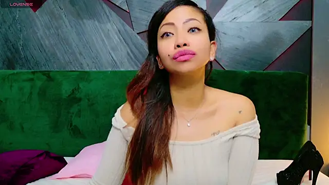 ElyaQuinn online show from 2, 2, 2025