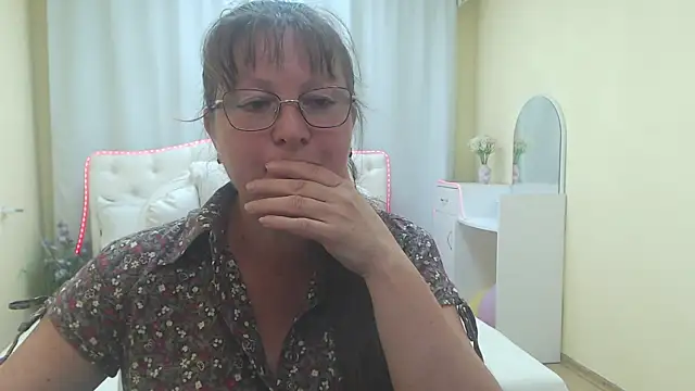 Snapshot of VanessaHotts chatting on 7, 7, 2026 VanessaHotts online show from 7, 7, 2026