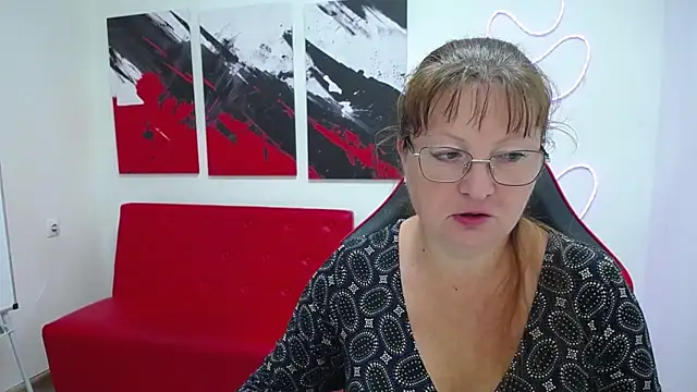 Snapshot of VanessaHotts chatting on 8, 7, 2026 VanessaHotts online show from 8, 7, 2026
