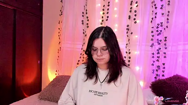 Snapshot of Mey_moon chatting on 4, 12, 2024 Mey moon online show from 4, 12, 2024