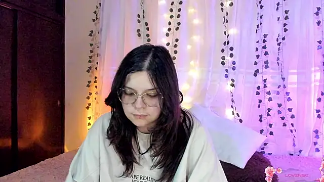 Snapshot of Mey_moon chatting on 11, 12, 2024 Mey moon online show from 11, 12, 2024