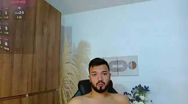 Snapshot of mathew_vidal1 chatting on 10, 12, 2024 mathew vidal1 online show from 10, 12, 2024