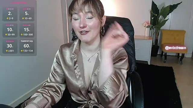Snapshot of Crystal-dreamt chatting on 13, 5, 2026 Crystal-dreamt online show from 13, 5, 2026
