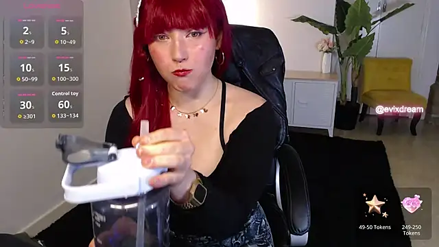 Snapshot of Crystal-dreamt chatting on 17, 5, 2026 Crystal-dreamt online show from 17, 5, 2026