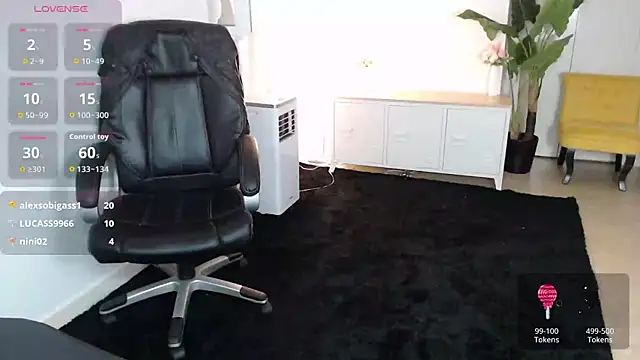 Snapshot of Crystal-dreamt chatting on 3, 6, 2026 Crystal-dreamt online show from 3, 6, 2026