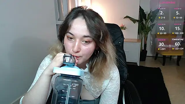 Snapshot of Crystal-dreamt chatting on 3, 7, 2026 Crystal-dreamt online show from 3, 7, 2026