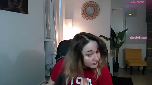 Snapshot of Crystal-dreamt chatting on 4, 7, 2026 Crystal-dreamt online show from 4, 7, 2026