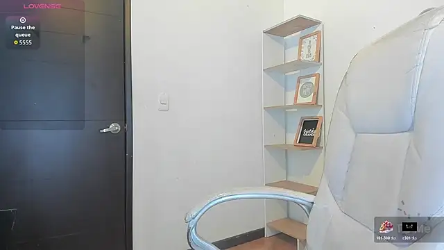 Snapshot of victoria_rosse520 chatting on 26, 10, 2025 victoria rosse520 online show from 26, 10, 2025