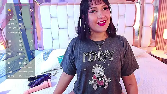 valkiria moore online show from 1, 2, 2025