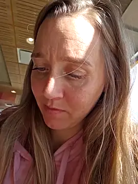 SkyelarSommer online show from 3, 2, 2026