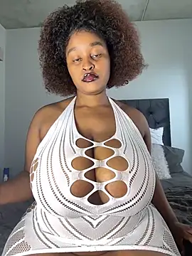 Snapshot of KnockoutBestie chatting on 18, 1, 2025 KnockoutBestie online show from 18, 1, 2025