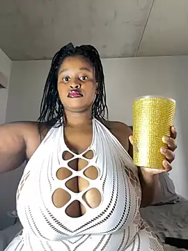 Snapshot of KnockoutBestie chatting on 7, 2, 2025 KnockoutBestie online show from 7, 2, 2025