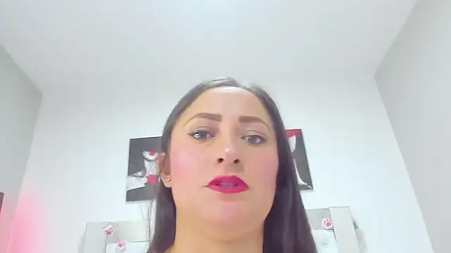 Lindacarterr  online show from 5, 3, 2025