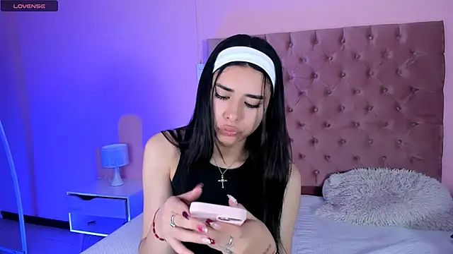 Snapshot of AmyOlimpo chatting on 24, 2, 2025 AmyOlimpo online show from 24, 2, 2025