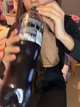 LaPetitechienne1 online show from 17, 2, 2025