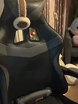 LaPetitechienne1 online show from 21, 2, 2025