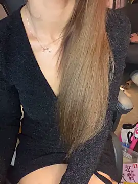 LaPetitechienne1 online show from 24, 2, 2025