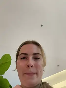 Snapshot of KissMissAngela chatting on 11, 3, 2025 KissMissAngela online show from 11, 3, 2025