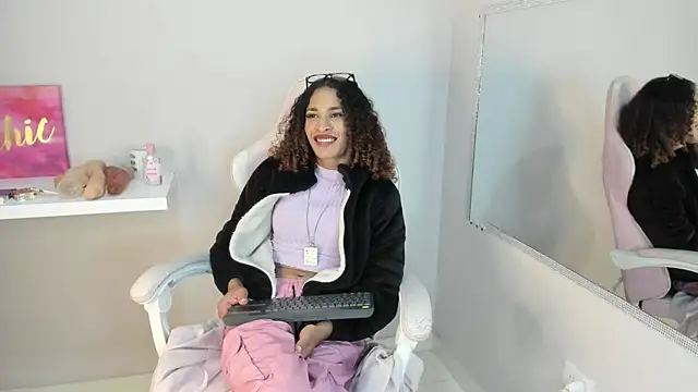 StefanyMiler online show from 10, 1, 2025