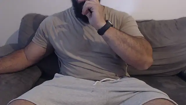 Snapshot of hugemachohandsome chatting on 6, 7, 2026 hugemachohandsome online show from 6, 7, 2026