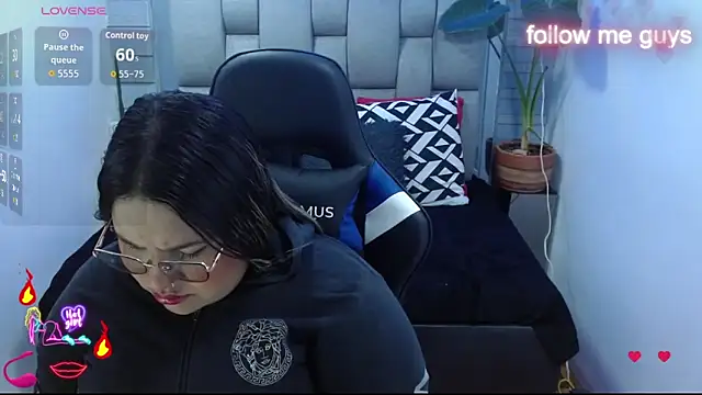 Snapshot of evelin_zaens chatting on 23, 6, 2026 evelin zaens online show from 23, 6, 2026