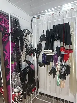 Snapshot of LatexDevil_Blondie chatting on 27, 5, 2026 LatexDevil Blondie online show from 27, 5, 2026