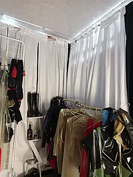 Snapshot of LatexDevil_Blondie chatting on 6, 6, 2026 LatexDevil Blondie online show from 6, 6, 2026