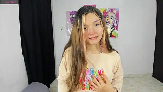 Snapshot of Alice_bloom_ chatting on 14, 11, 2025 Alice bloom online show from 14, 11, 2025