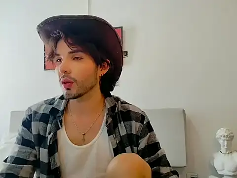 Snapshot of SAENNZ_01 chatting on 25, 10, 2025 SAENNZ 01 online show from 25, 10, 2025