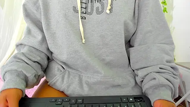 Snapshot of iisabella_gonzalez chatting on 8, 1, 2025 iisabella gonzalez online show from 8, 1, 2025