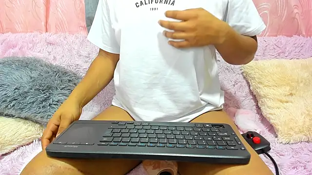 Snapshot of iisabella_gonzalez chatting on 25, 2, 2025 iisabella gonzalez online show from 25, 2, 2025