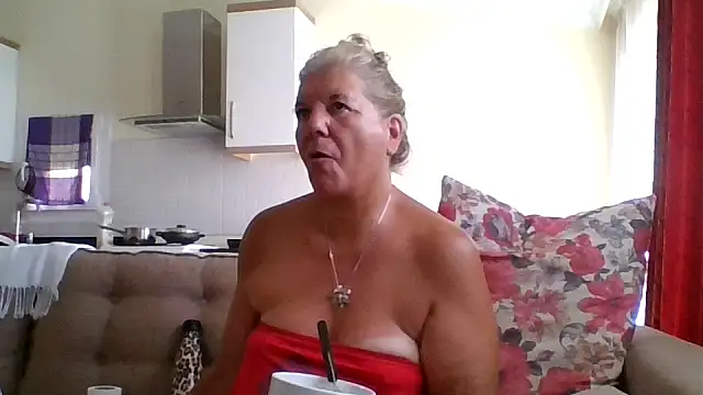 Snapshot of TrustfulVampire1 chatting on 5, 7, 2026 TrustfulVampire1 online show from 5, 7, 2026