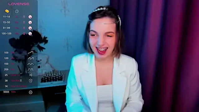 KindHazelHere  online show from 4, 12, 2025