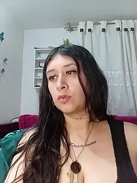 Snapshot of Giuliana90 chatting on 6, 5, 2026 Giuliana90 online show from 6, 5, 2026