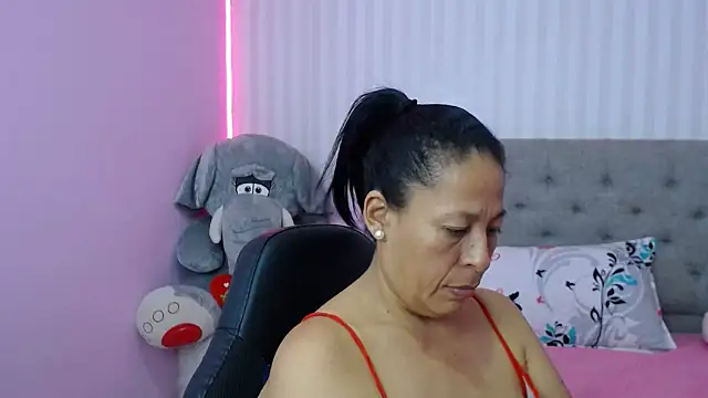 mature martina online show from 24, 1, 2025