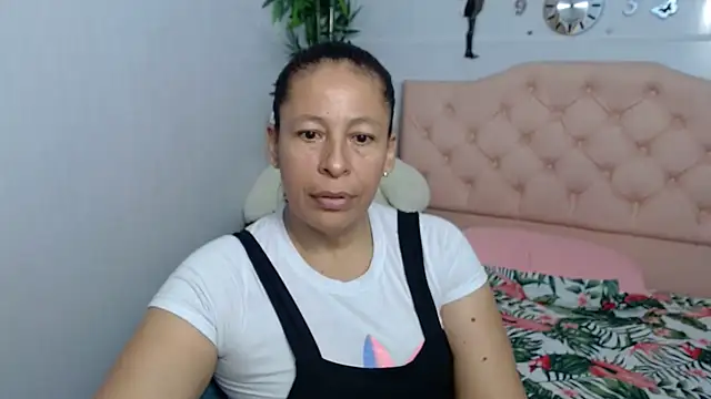 mature martina online show from 25, 9, 2025