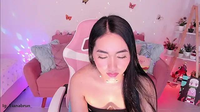 Zara uwu  online show from 21, 10, 2025