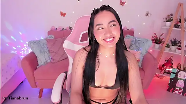 Zara uwu  online show from 24, 10, 2025