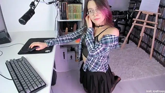 Snapshot of icefroqq chatting on 22, 1, 2025 icefroqq online show from 22, 1, 2025