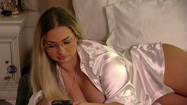 Denisse Perry online show from 15, 2, 2026