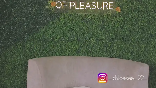 Snapshot of chloe_d chatting on 9, 10, 2025 chloe d online show from 9, 10, 2025