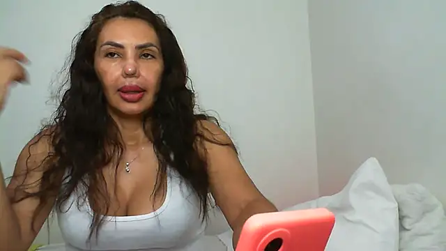 Snapshot of salome__milf chatting on 25, 11, 2025 salome milf online show from 25, 11, 2025
