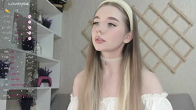 Snapshot of AutoBaby chatting on 17, 11, 2025 AutoBaby online show from 17, 11, 2025