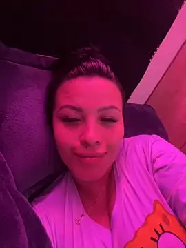 Snapshot of sexyyykloee chatting on 10, 10, 2025 sexyyykloee online show from 10, 10, 2025