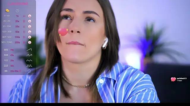 AishaCarter online show from 18, 9, 2025