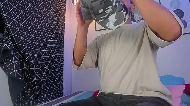 Snapshot of Juan_Castano chatting on 16, 3, 2025 Juan Castano online show from 16, 3, 2025